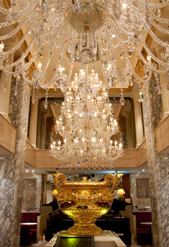 六本木エリアの高級クラブ・高級キャバクラなら老舗の有名店「六本木